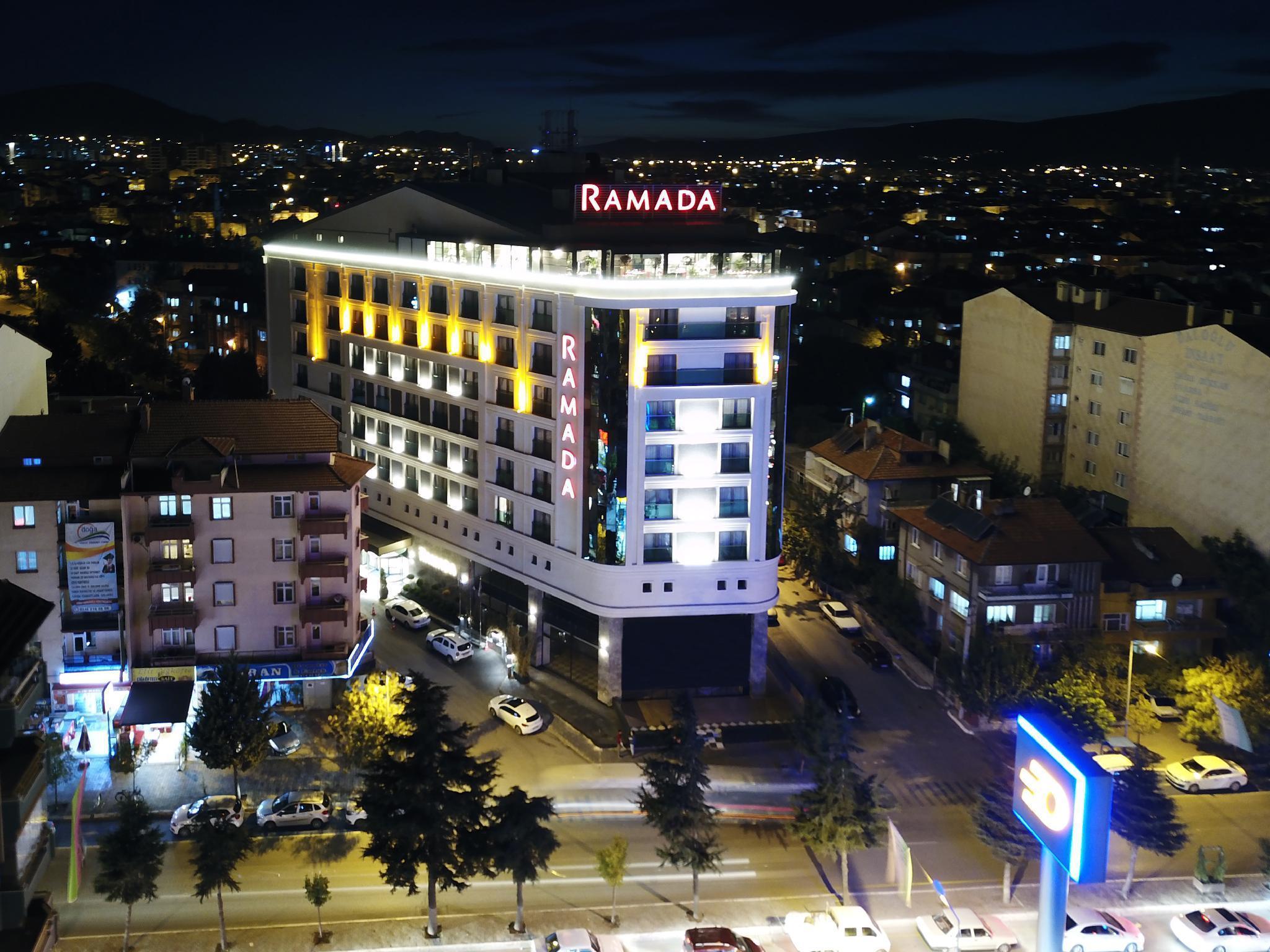 Ramada By Wyndham איספרטה מראה חיצוני תמונה